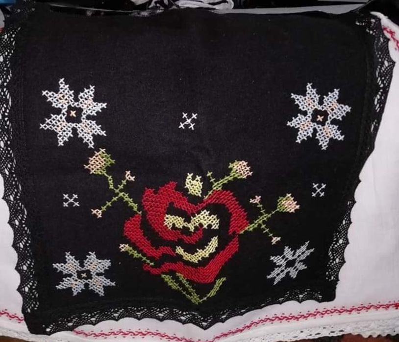 Vând Fote lucrate manual