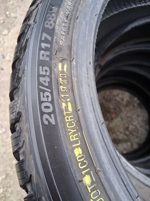 205 45 17 KUMHO 2бр всесезонни дот 2023г