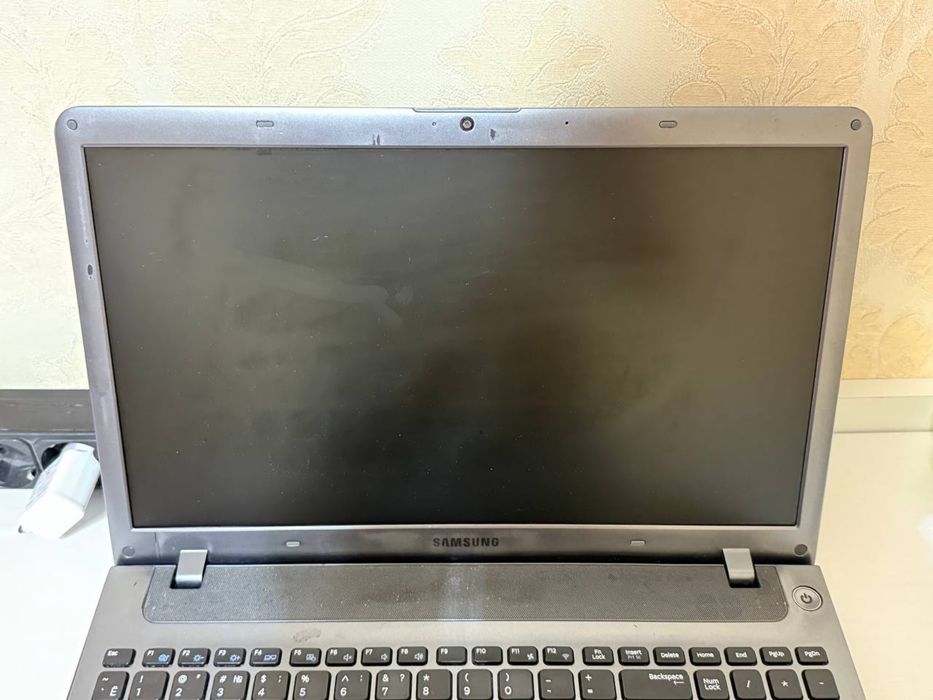Продам срочно ноут samsung рабочий