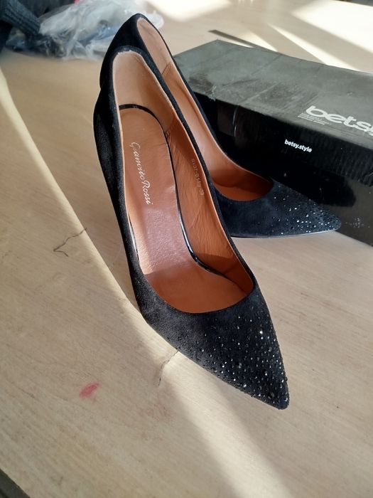 Продам вечерние туфли