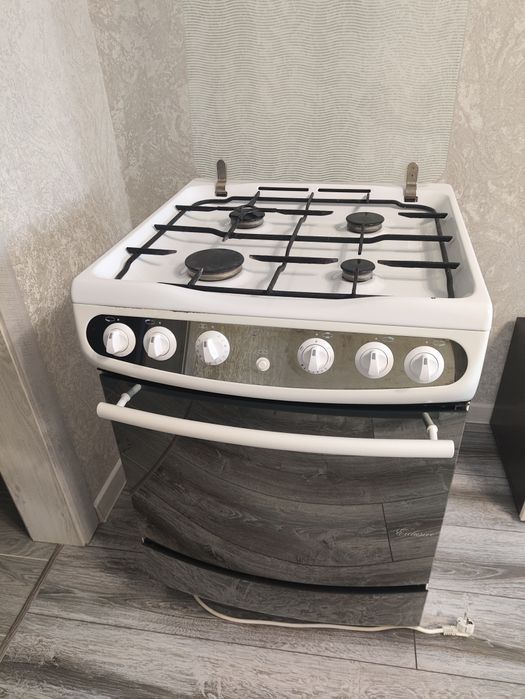 Продам газовую плиту Kaiser б/у