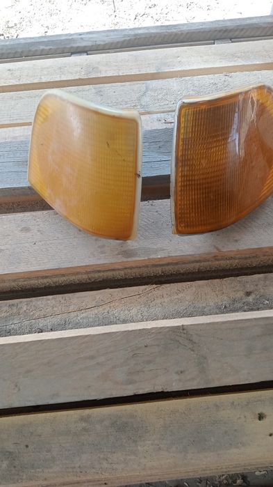 Продам поворотник на audi 100