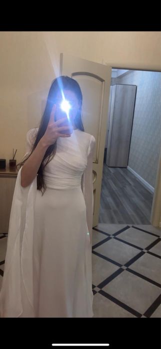 Элегантное белое платье