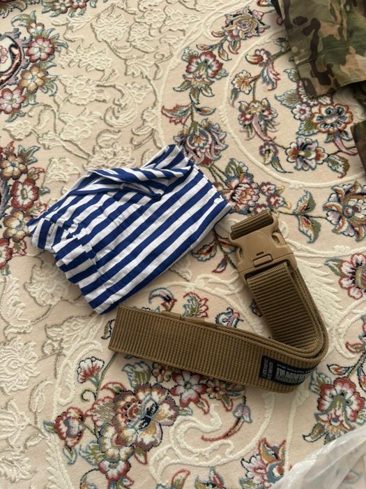 Военный форма и парадный форма с ботинками