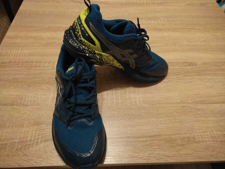 Обувки, маратонки