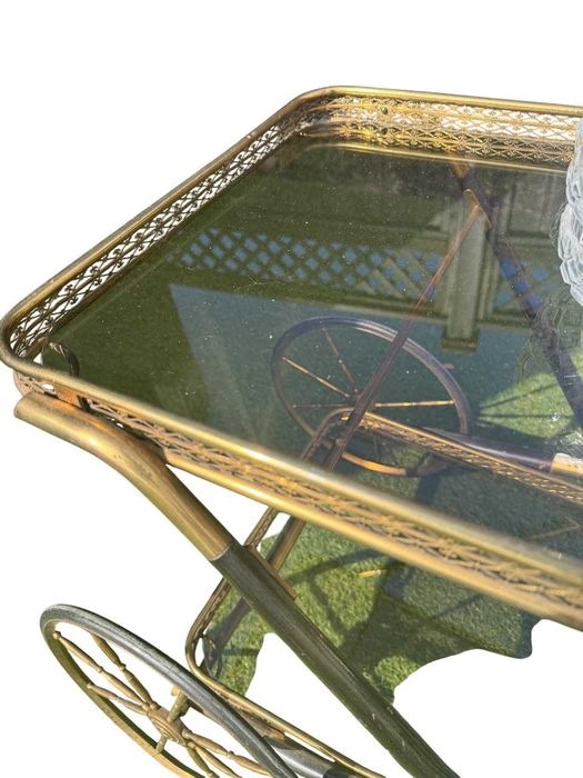 Masuta bar vintage din metal auriu cu sticlă fumurie, H 62 cm