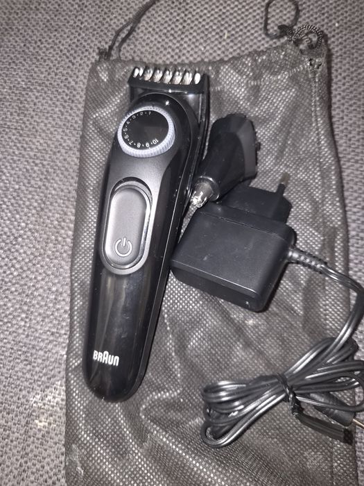 Vând mașină de tuns Braun cu accesorii