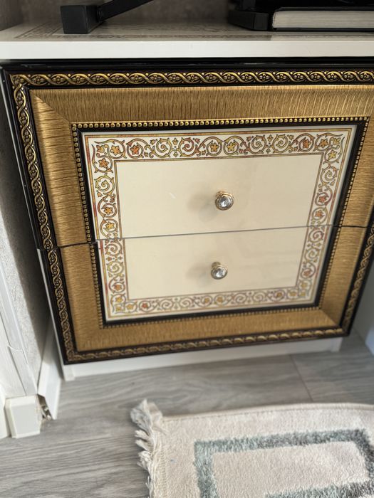 Спальня с двумя тумбочкой