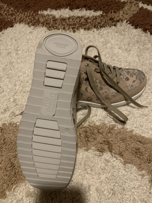 Vand pantofi piele noi