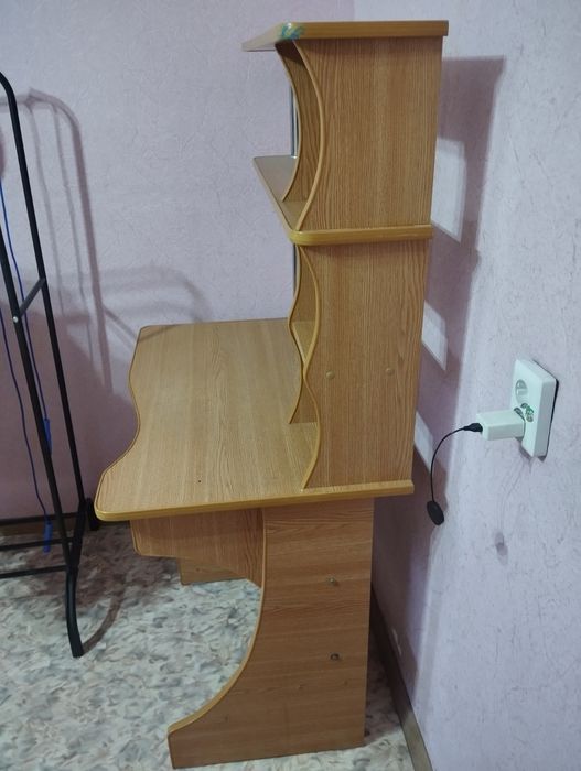 Продам школьный стол