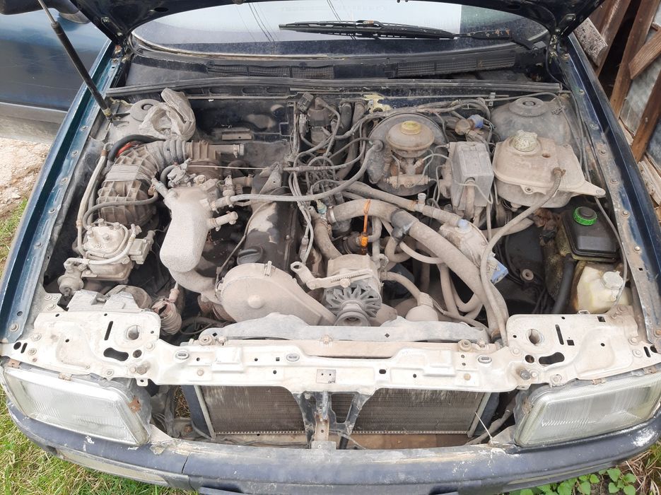 Продавам Audi 80 Quattro,1.8 и 2.0 бензин - на части!!!