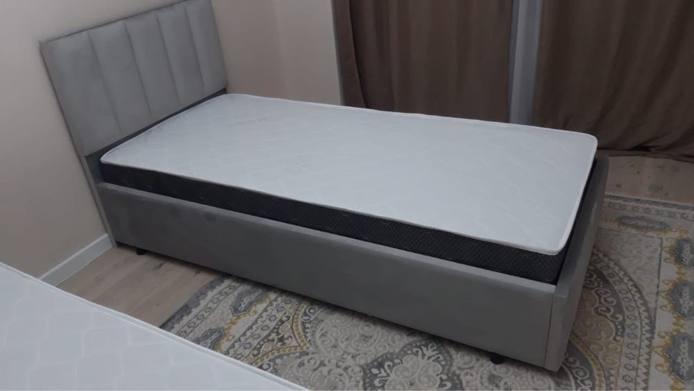 Односпальная кровать + матрасом