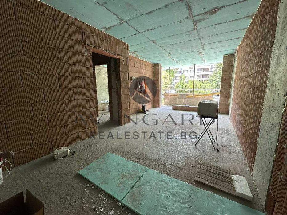 Продава се Четиристаен апартамент в Пловдив, Кършияка - 135 кв.м за 943 €/кв.м - Снимка #1