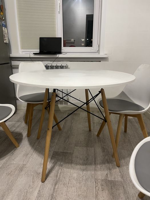 Стол и стулья на кухню