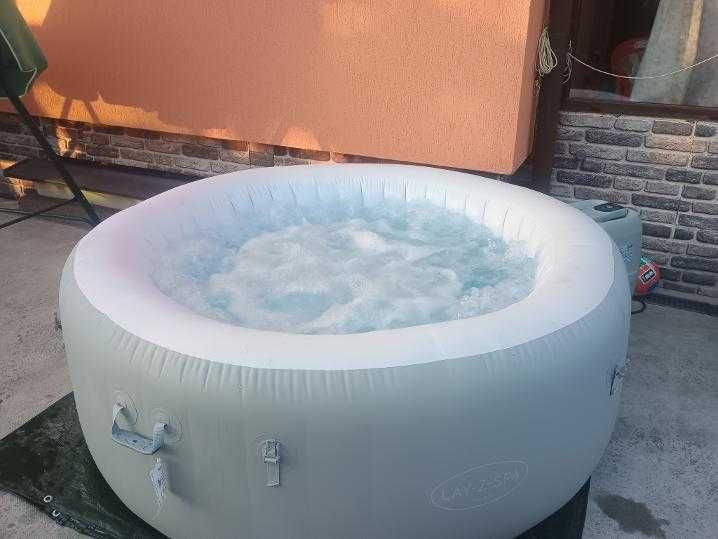 Piscina Spa cu hidromasaj