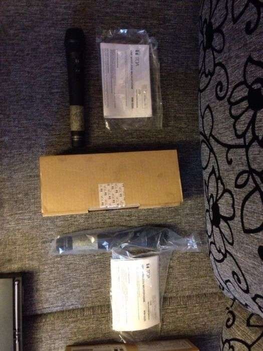 Toa Wireless Tuner WT 5810 + 2 x Microfon Toa WM 5220