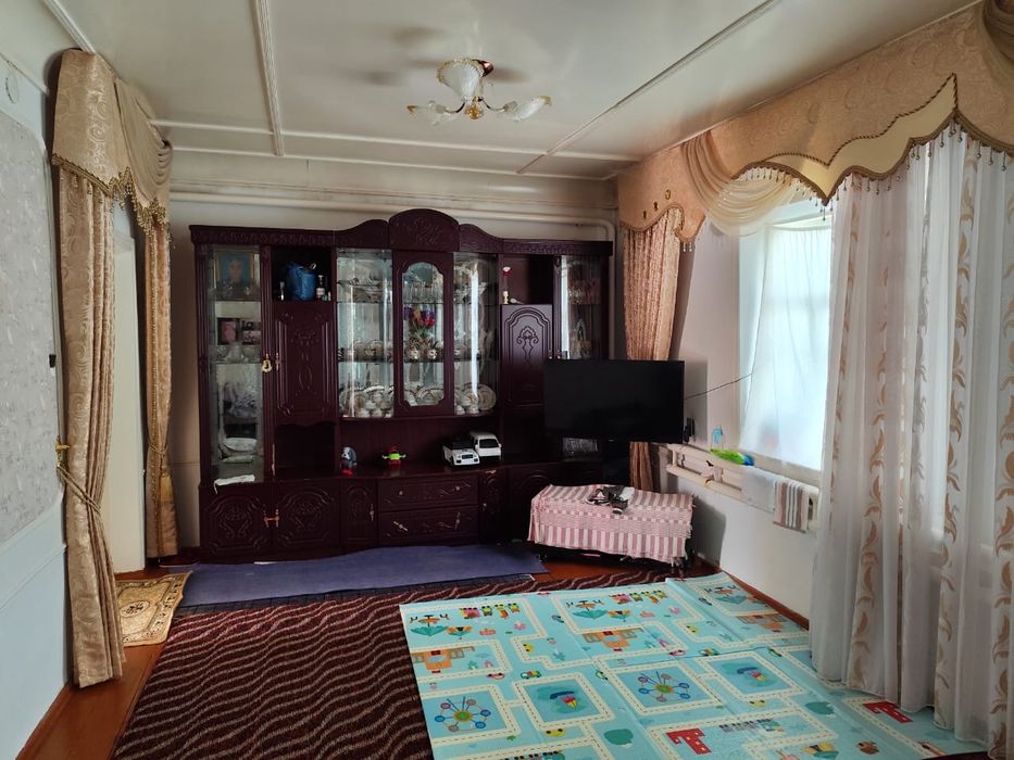 Uy sotiladi 9 sotig Бустонлик тумуани Абай Гулобад мфй оқтоти кушаси79