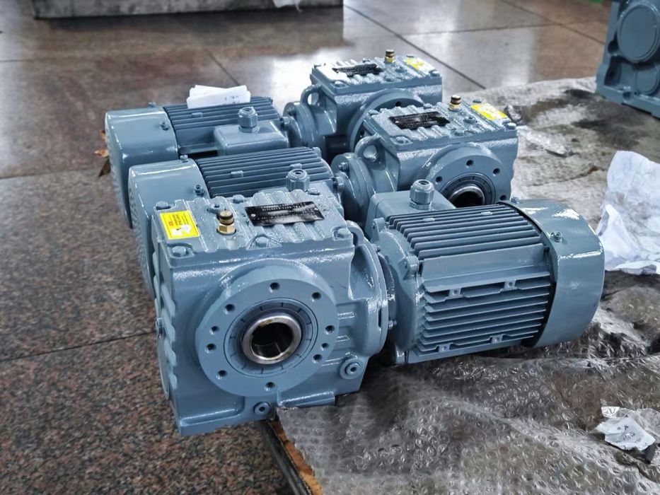 Мотор редуктор