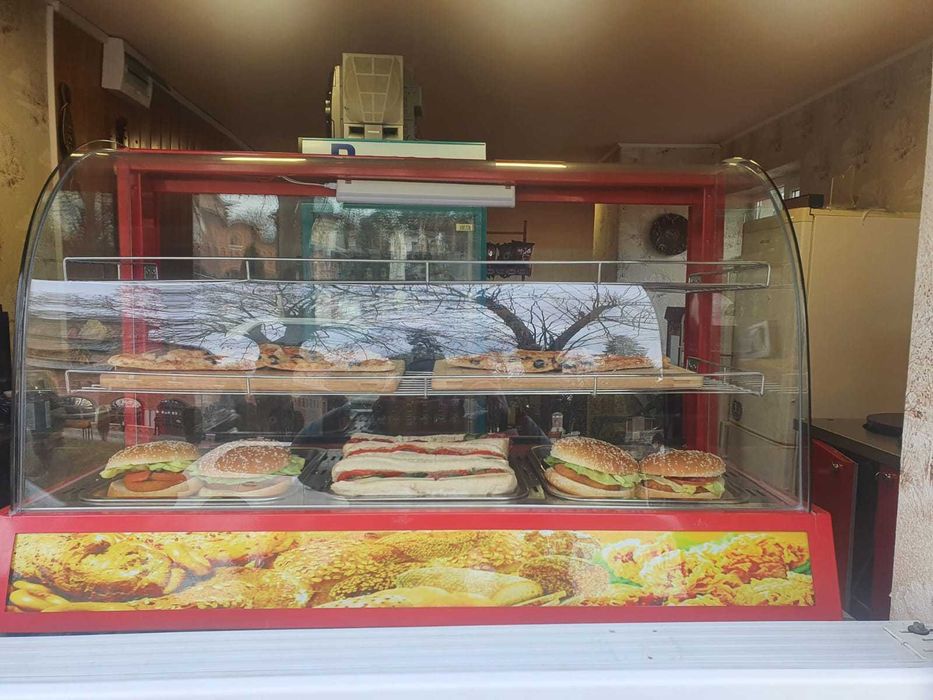 Vitrina mentinere la cald etajata- aer cald -TRANSPORT GRATUIT