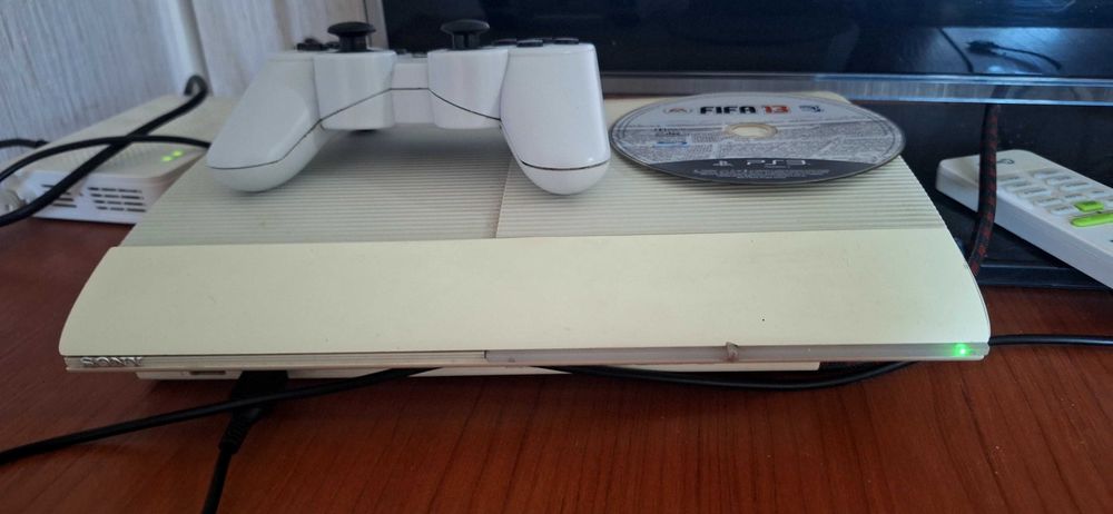 Продам playstation 3 super slim white