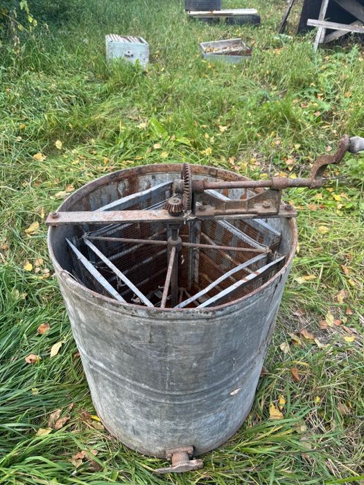 Медогонка четырехрамочная