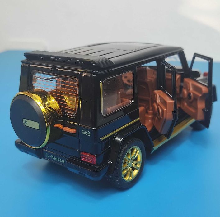 Метална кола макет 1:32 на Mercedes Benz играчка подарък за момче