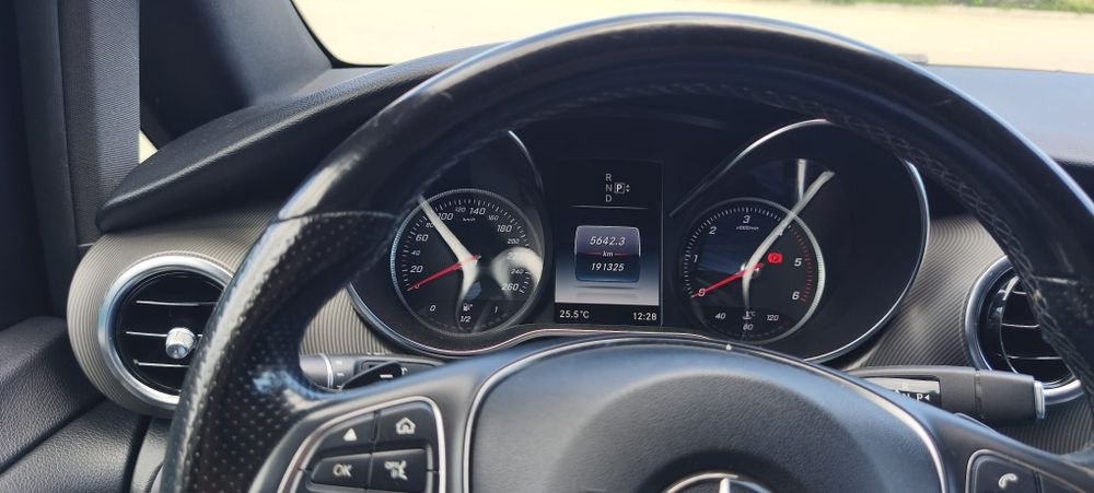 Mercedes  V Class.