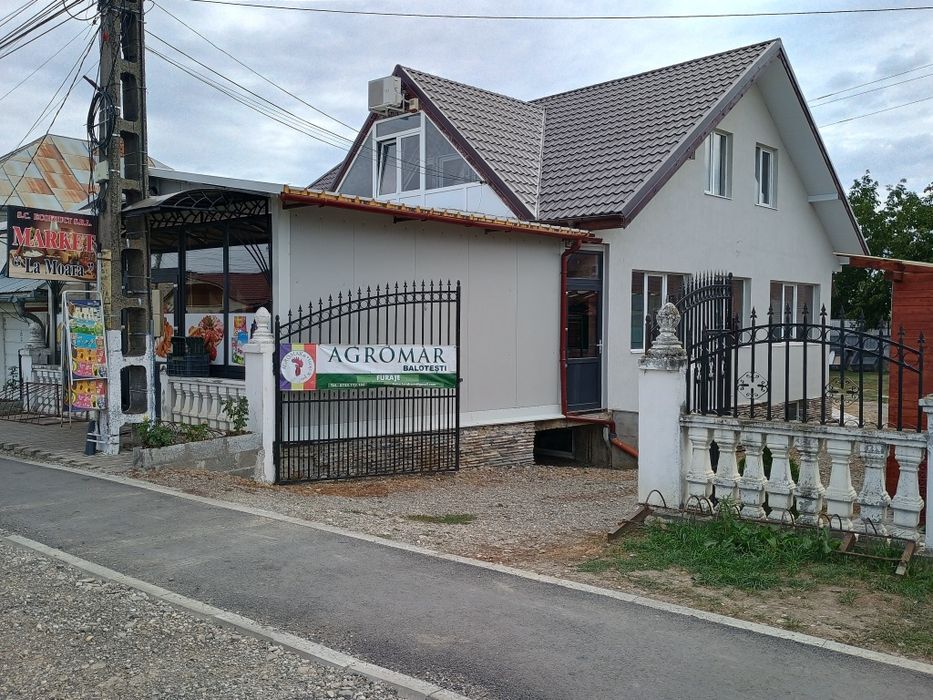 Casa, fostă moară,spatii de depozitare și magazin mixt.