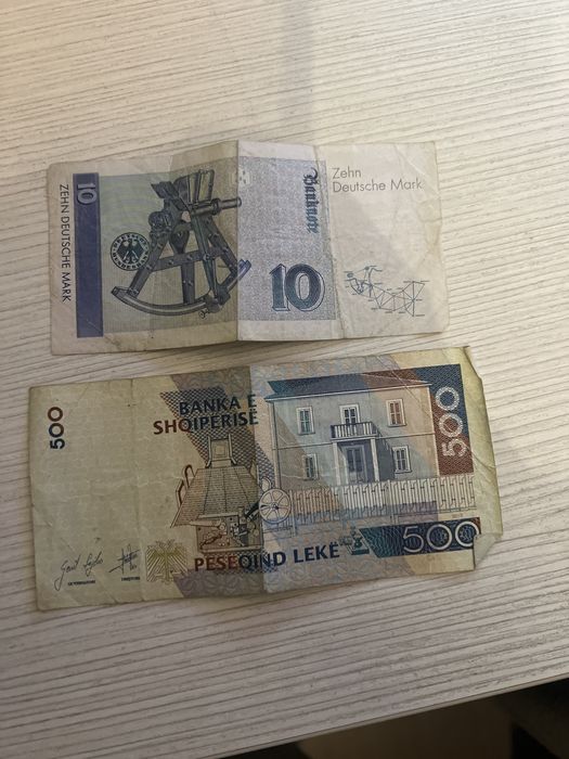 Vand doua bacnote lek albanez si Deutsche mark