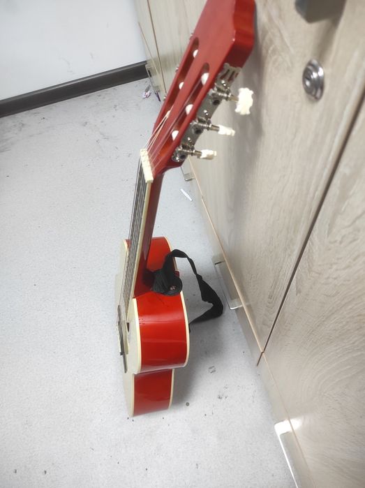 Gitara sotiladi firmasi Devisier