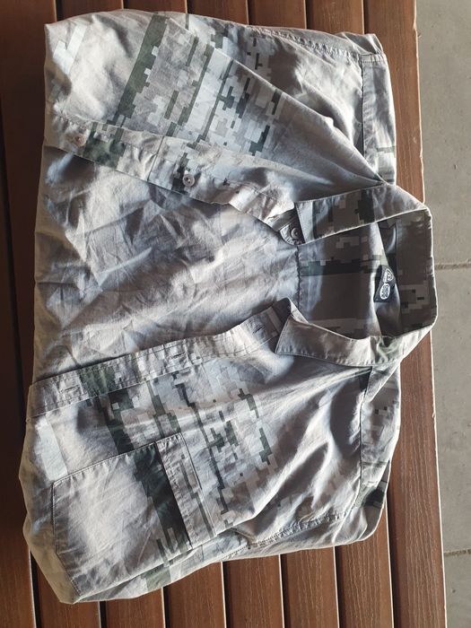 Рубашка CHEAP MONDAY идеальное состояние.