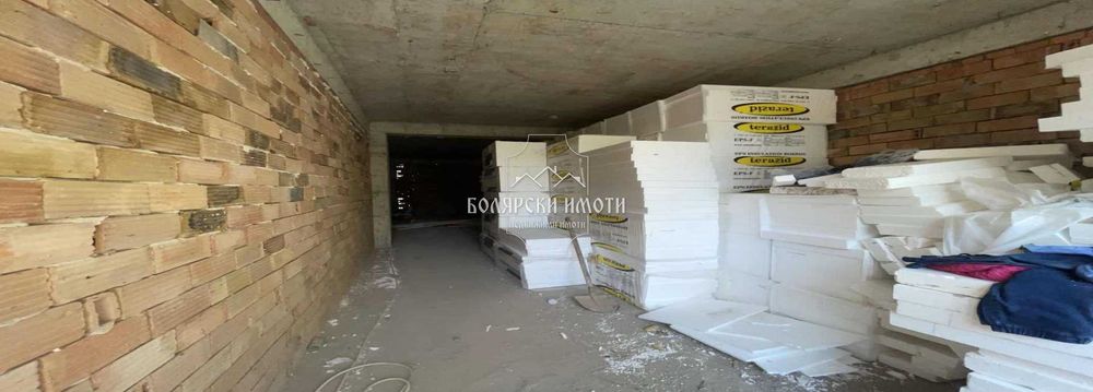 Продава се Магазин в Велико Търново, Бузлуджа - 68 кв.м за 1951 €/кв.м - Снимка #1