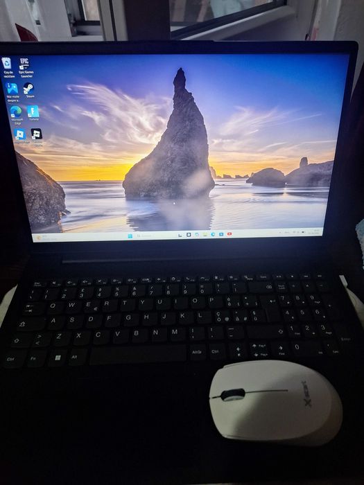 Laptop lenova G15 G4