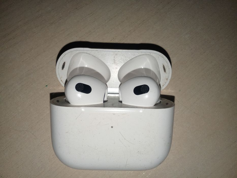 airpods 3 Б/У Оригинал с мелким дефектом