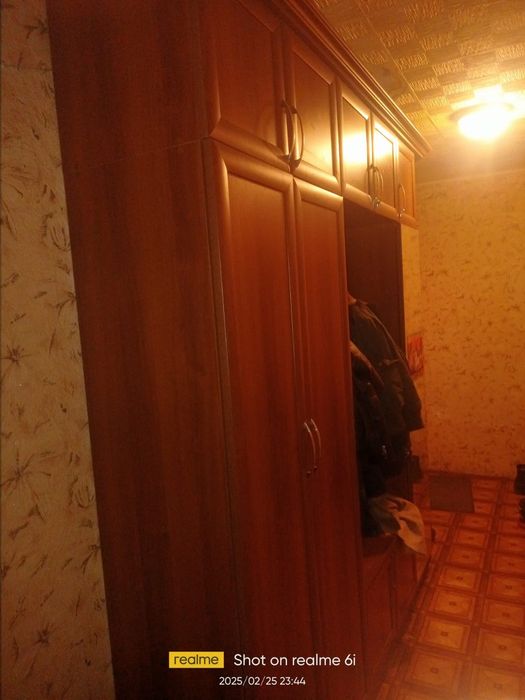 Продам стенку. в сборе с прихожей САМОВЫВОЗОМ