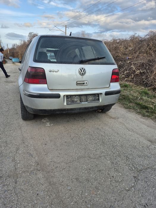 Голф 4 на части всичко налично