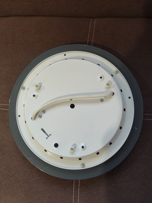 Aplică pentru tavan