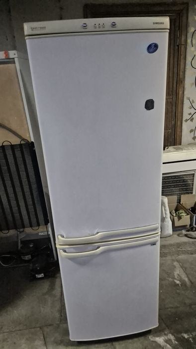 Холодильник Samsung