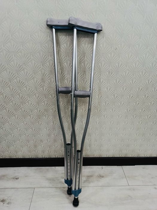 Продаю костыли новый
