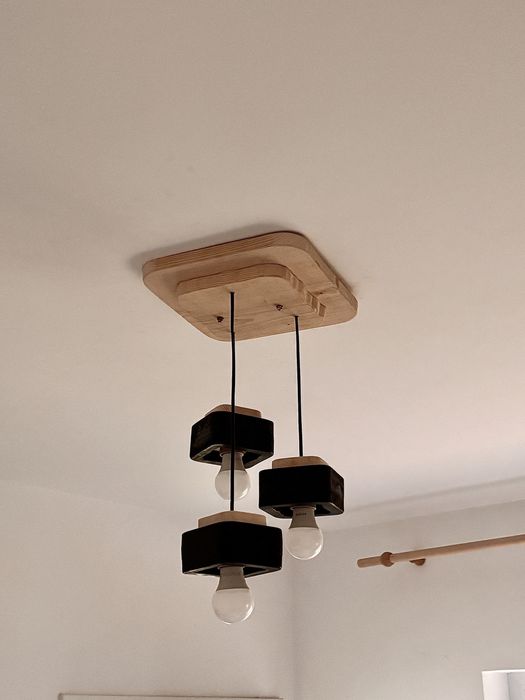 Lampă suspendată din lemn masiv – handmade, design modern și natural