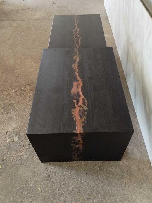 Холни масички от иголистен материал и епоксидна смола