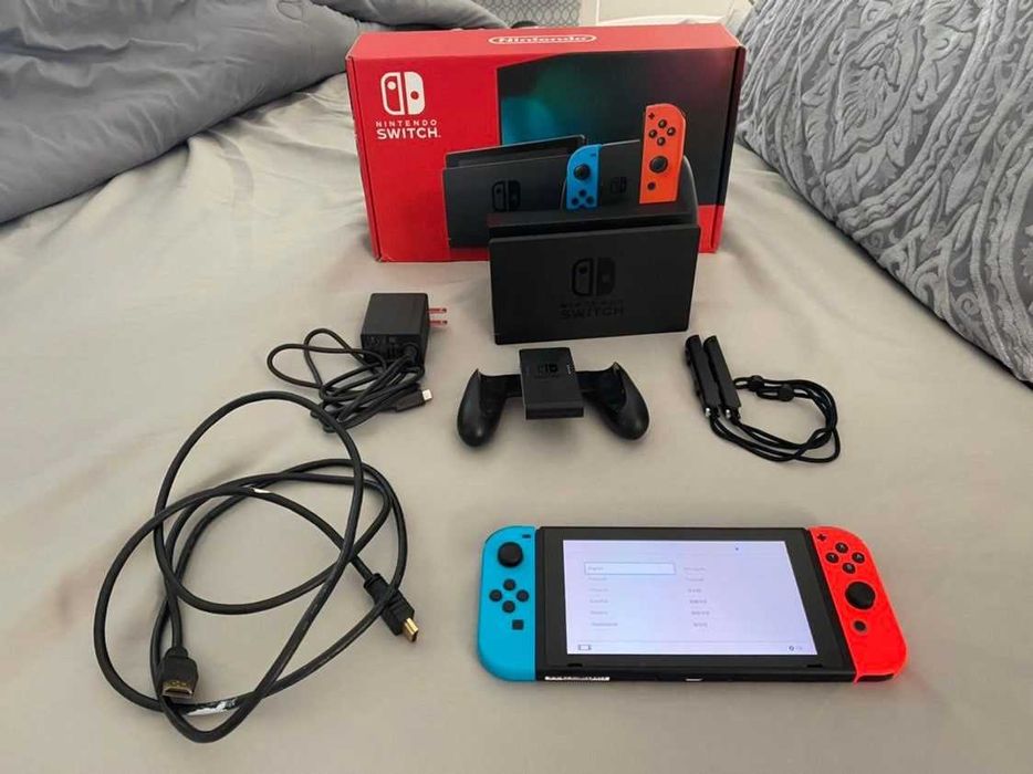 Nintendo Switch complet cu card de 256 GB si 30 jocuri ca nou