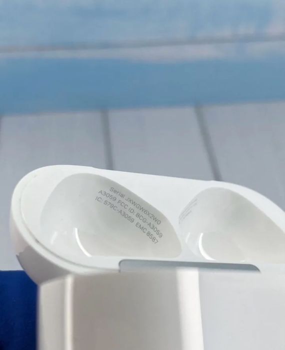 Кейс для AirPods 4 без ANC новый оригинал 100%