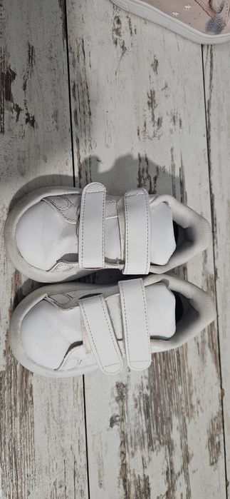 Обувки и сандали за момиче 25 номер