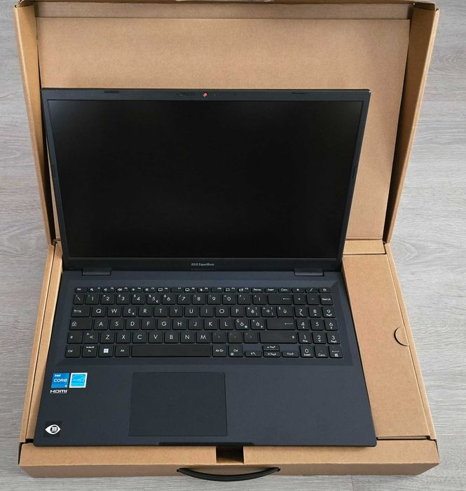 Laptop ASUS 15.6", i3 1215U, 512 GB SSD, 16 GB RAM, nou