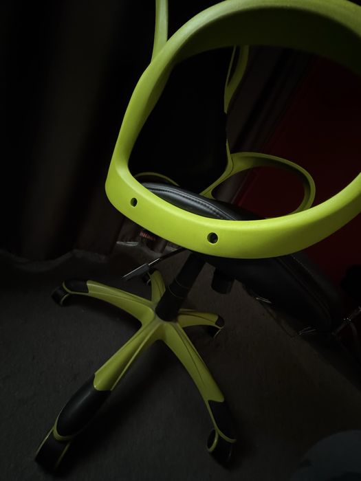 въртящ геймърски стол