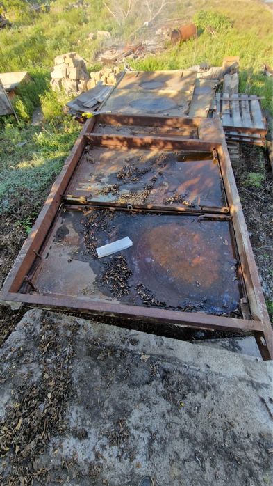 Продам гаражные ворота в сборе