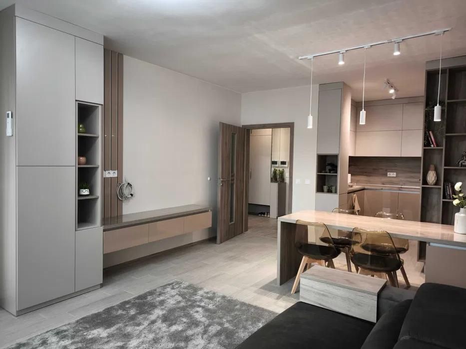 Дава се под наем Двустаен апартамент в Варна, Левски - 67 кв.м за 700 € - Снимка #1