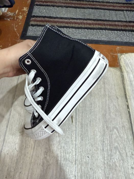 Кеды кроссовки продается