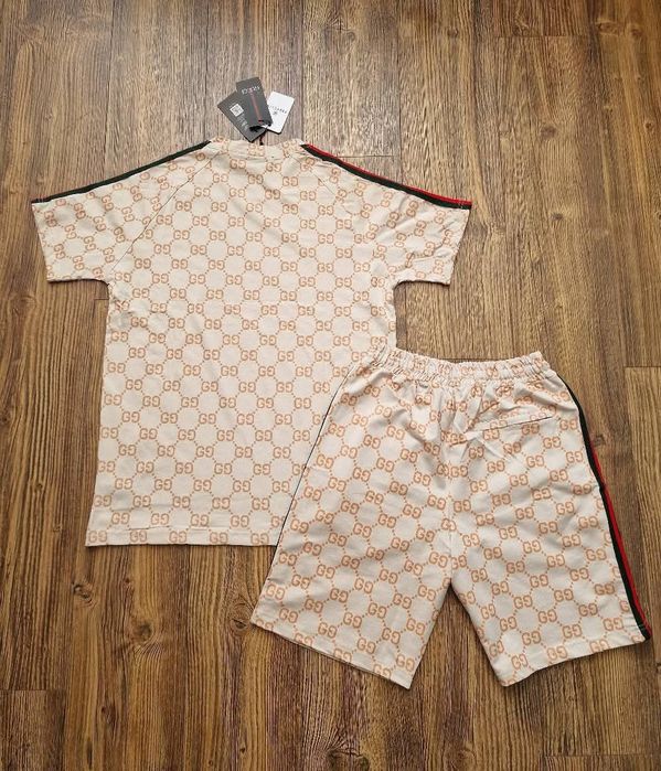 Мъжка екип къси панталони и тениска размер S M L XL 2XL 
Най-висок кла